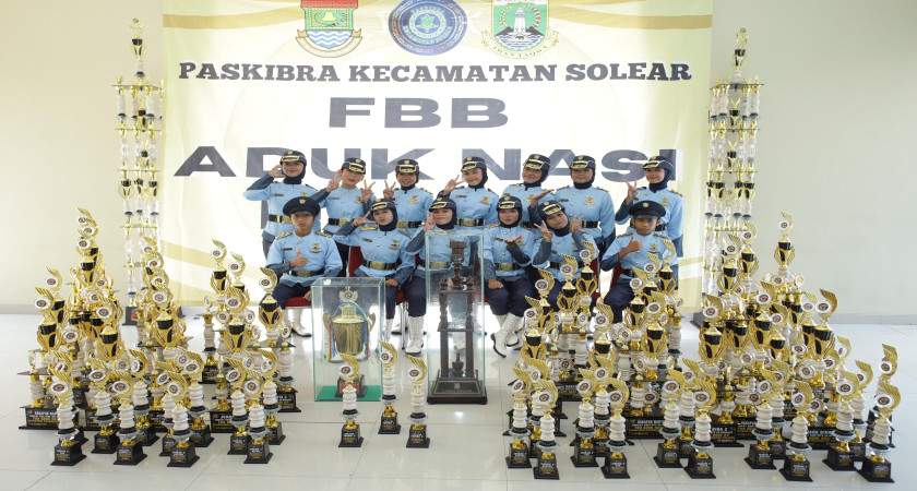 Paskibra SMP Dirghantara Berkibar di Ajang Adu Kreasi FBB Aduk Nasi Solear