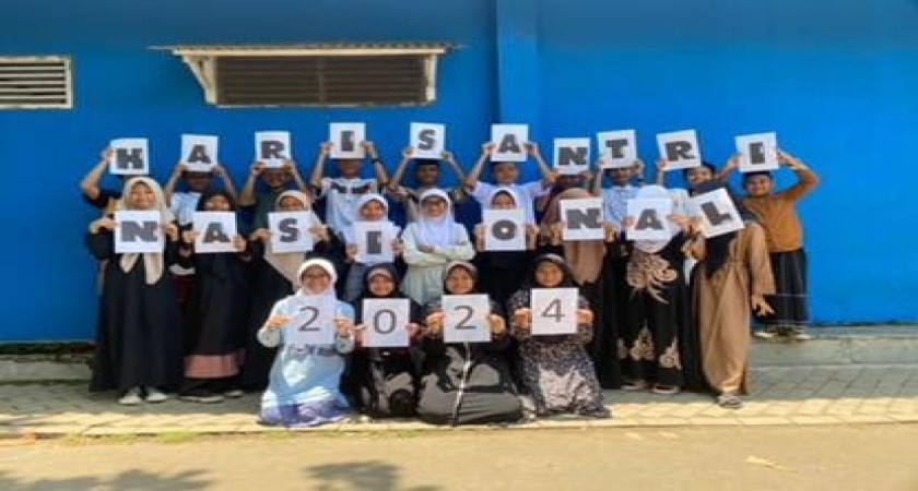 SMP Dirghantara memperingati Hari Santri Nasional dengan penuh suka cita.